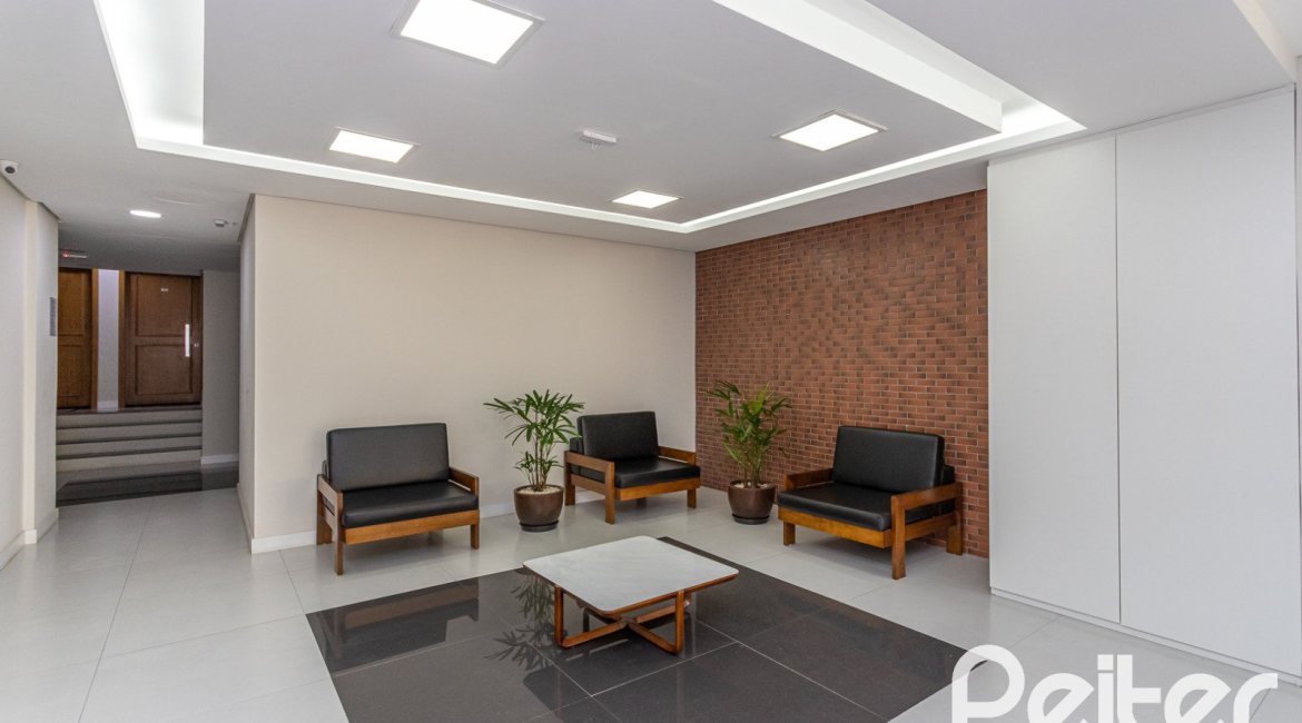 Cobertura à venda com 207m², 3 dormitórios, 1 suíte, 4 vagas, no bairro Cristal em Porto Alegre