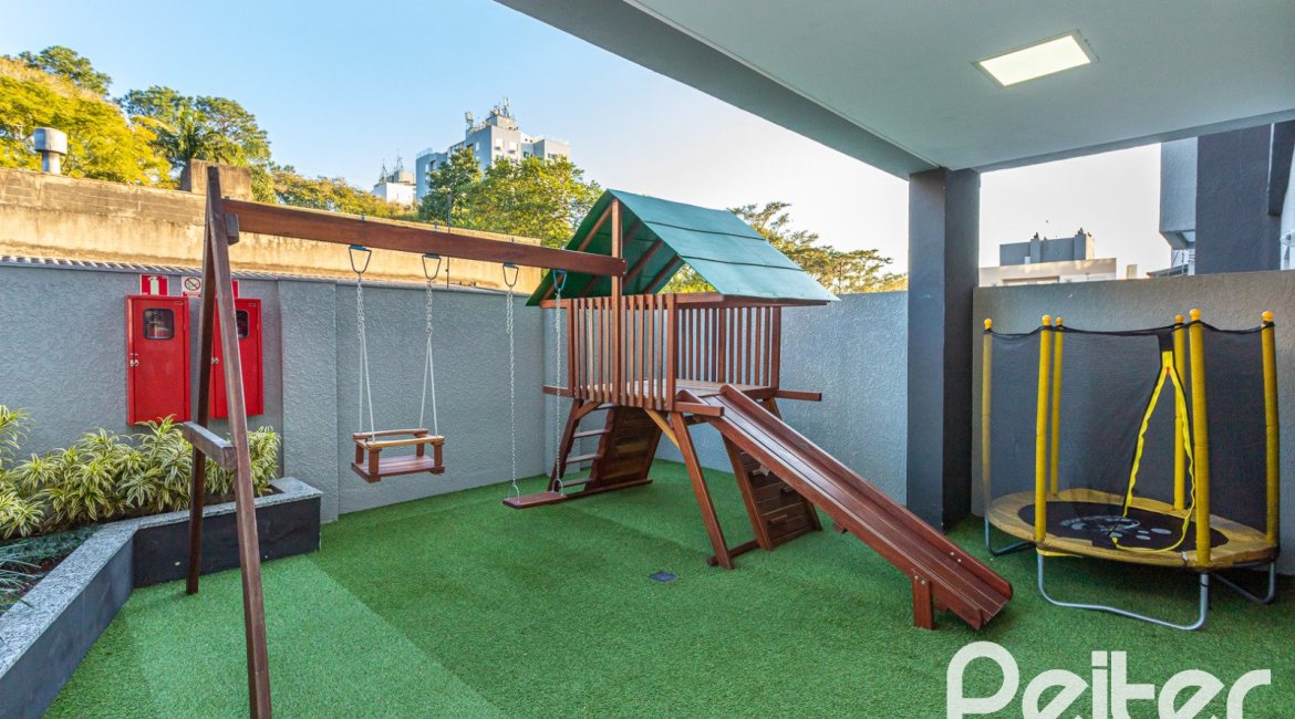 Cobertura à venda com 207m², 3 dormitórios, 1 suíte, 4 vagas, no bairro Cristal em Porto Alegre