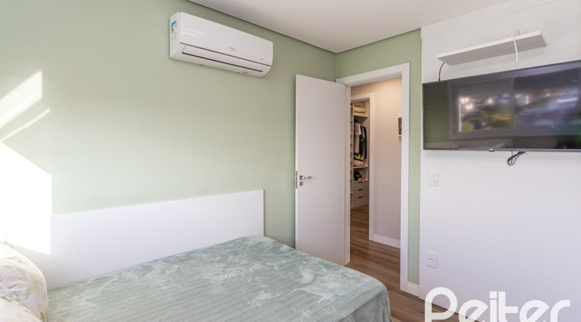 Cobertura à venda com 207m², 3 dormitórios, 1 suíte, 4 vagas, no bairro Cristal em Porto Alegre