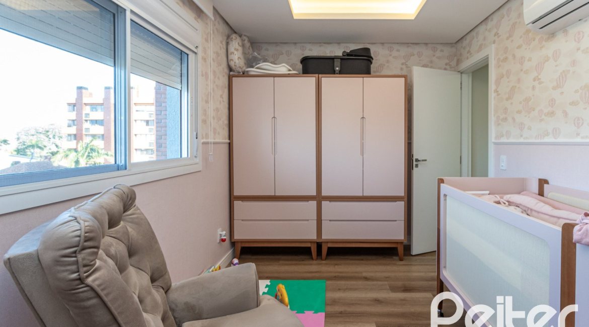 Cobertura à venda com 207m², 3 dormitórios, 1 suíte, 4 vagas, no bairro Cristal em Porto Alegre