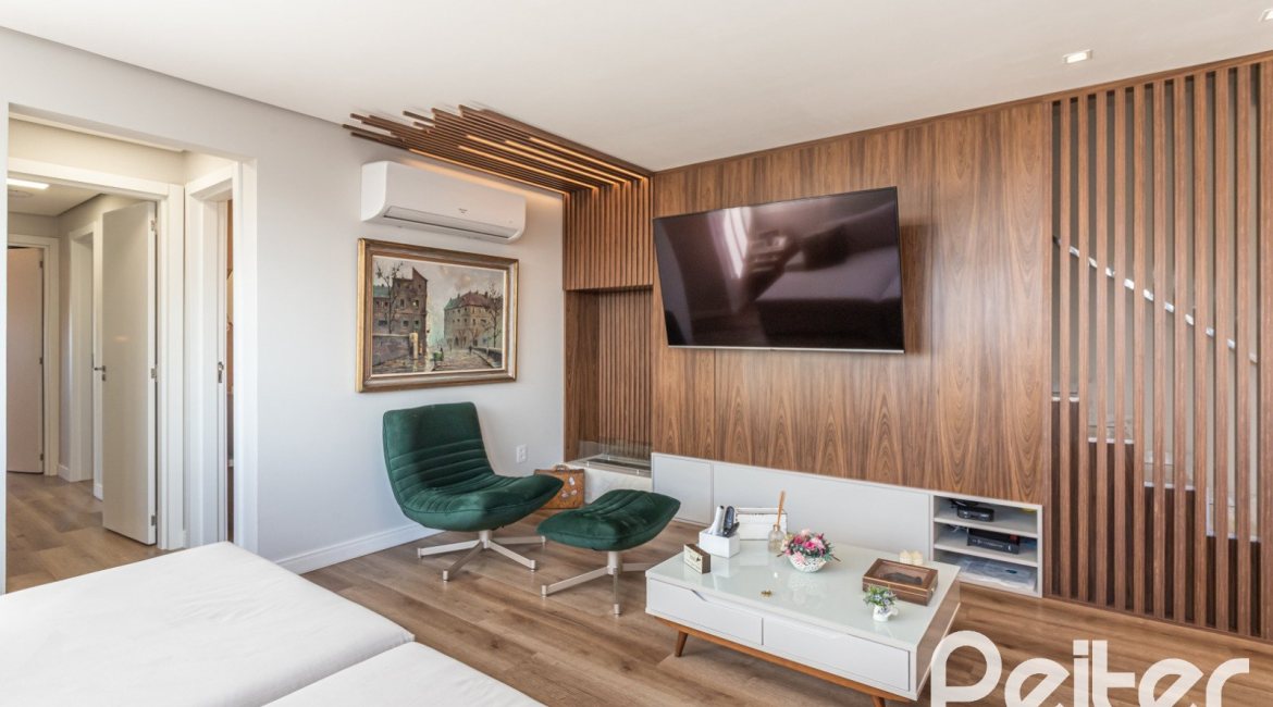 Cobertura à venda com 207m², 3 dormitórios, 1 suíte, 4 vagas, no bairro Cristal em Porto Alegre