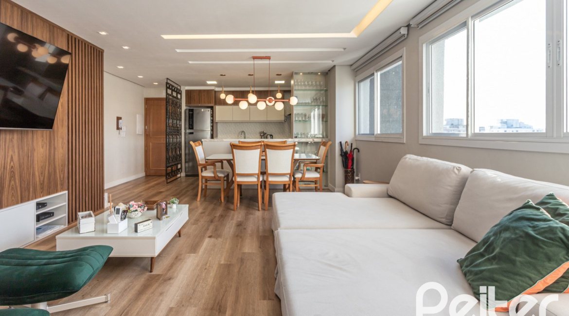 Cobertura à venda com 207m², 3 dormitórios, 1 suíte, 4 vagas, no bairro Cristal em Porto Alegre