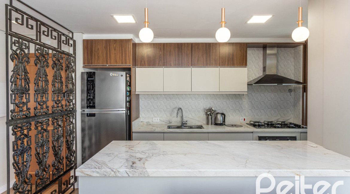 Cobertura à venda com 207m², 3 dormitórios, 1 suíte, 4 vagas, no bairro Cristal em Porto Alegre