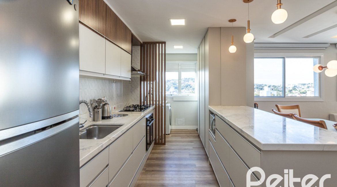 Cobertura à venda com 207m², 3 dormitórios, 1 suíte, 4 vagas, no bairro Cristal em Porto Alegre