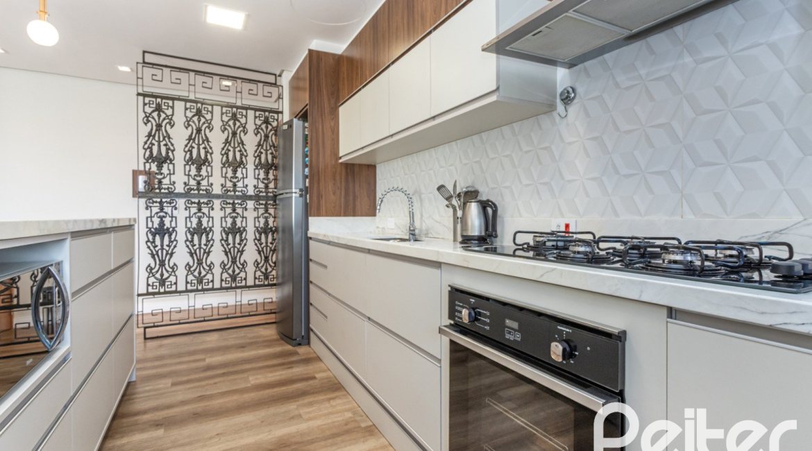 Cobertura à venda com 207m², 3 dormitórios, 1 suíte, 4 vagas, no bairro Cristal em Porto Alegre