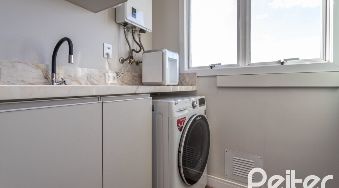 Cobertura à venda com 207m², 3 dormitórios, 1 suíte, 4 vagas, no bairro Cristal em Porto Alegre