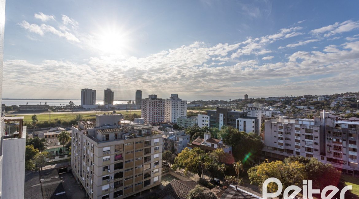 Cobertura à venda com 207m², 3 dormitórios, 1 suíte, 4 vagas, no bairro Cristal em Porto Alegre