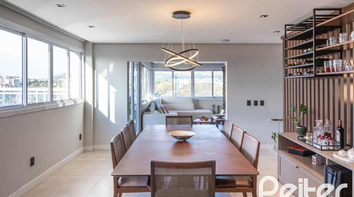 Cobertura à venda com 207m², 3 dormitórios, 1 suíte, 4 vagas, no bairro Cristal em Porto Alegre