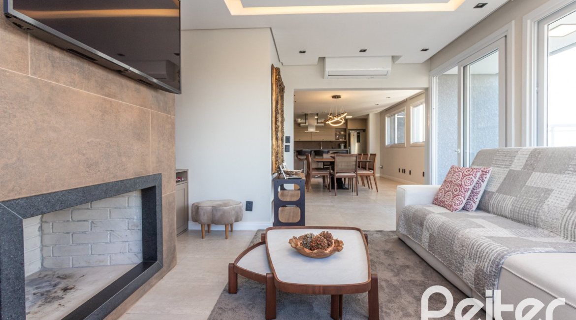 Cobertura à venda com 207m², 3 dormitórios, 1 suíte, 4 vagas, no bairro Cristal em Porto Alegre