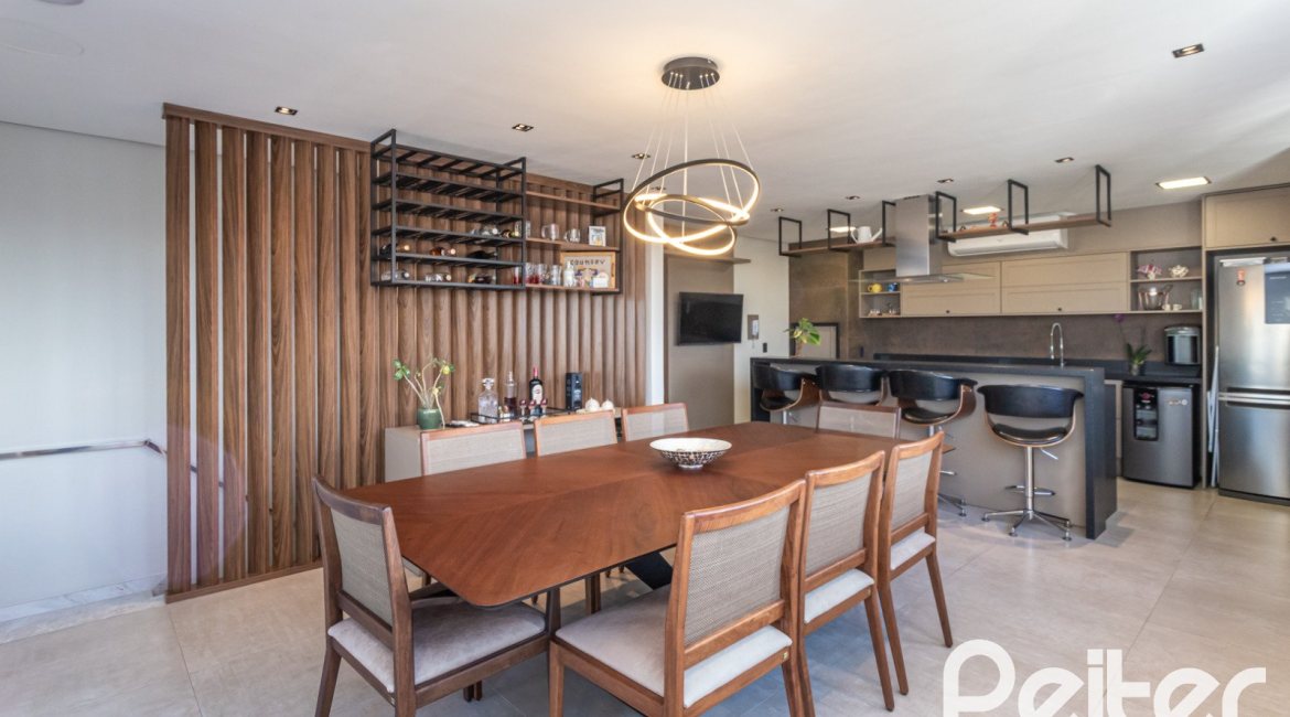 Cobertura à venda com 207m², 3 dormitórios, 1 suíte, 4 vagas, no bairro Cristal em Porto Alegre