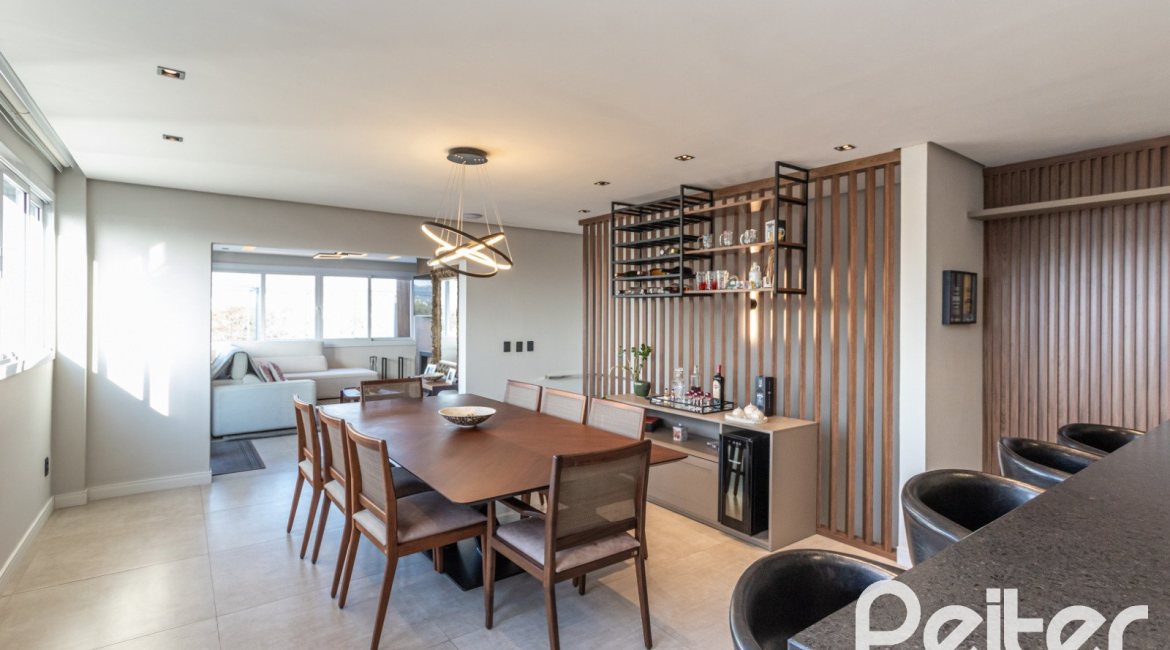 Cobertura à venda com 207m², 3 dormitórios, 1 suíte, 4 vagas, no bairro Cristal em Porto Alegre