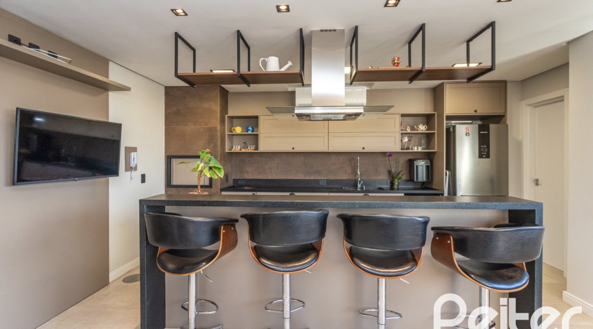 Cobertura à venda com 207m², 3 dormitórios, 1 suíte, 4 vagas, no bairro Cristal em Porto Alegre