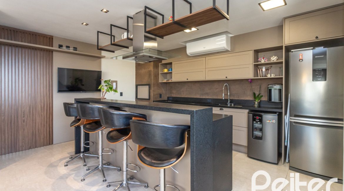 Cobertura à venda com 207m², 3 dormitórios, 1 suíte, 4 vagas, no bairro Cristal em Porto Alegre