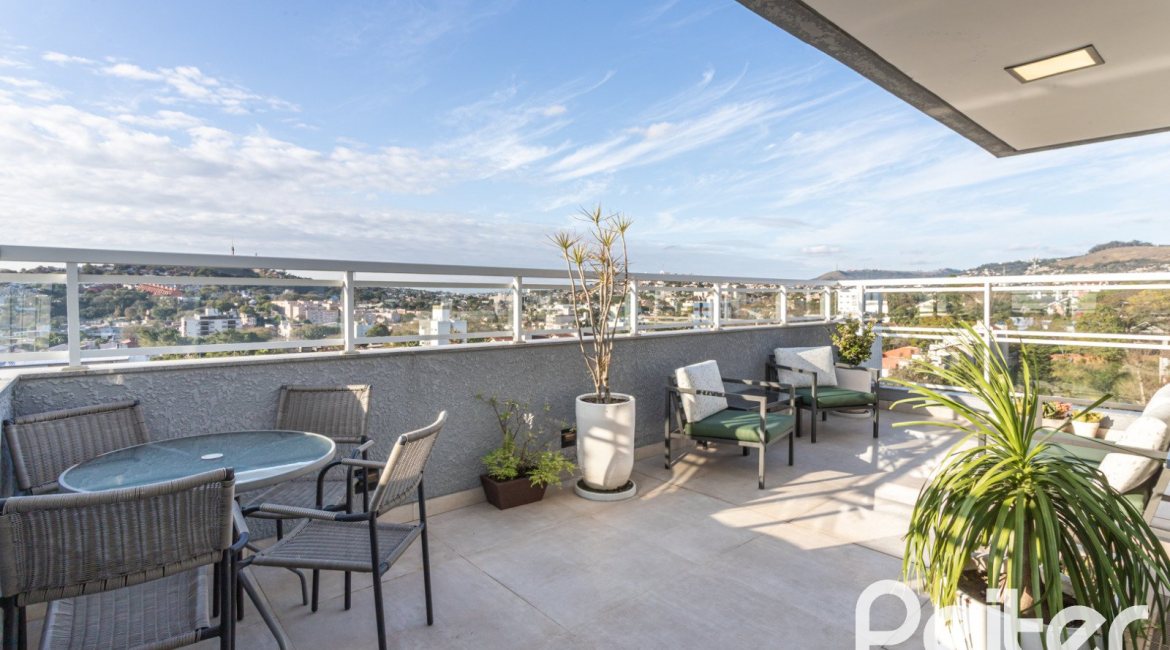 Cobertura à venda com 207m², 3 dormitórios, 1 suíte, 4 vagas, no bairro Cristal em Porto Alegre