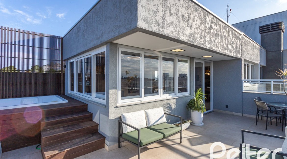 Cobertura à venda com 207m², 3 dormitórios, 1 suíte, 4 vagas, no bairro Cristal em Porto Alegre