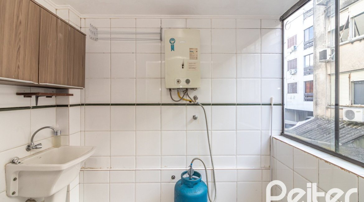 Apartamento à venda com 66m², 2 dormitórios, no bairro Santana em Porto Alegre