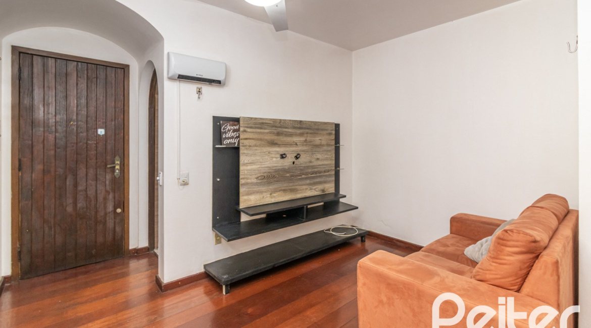 Apartamento à venda com 66m², 2 dormitórios, no bairro Santana em Porto Alegre