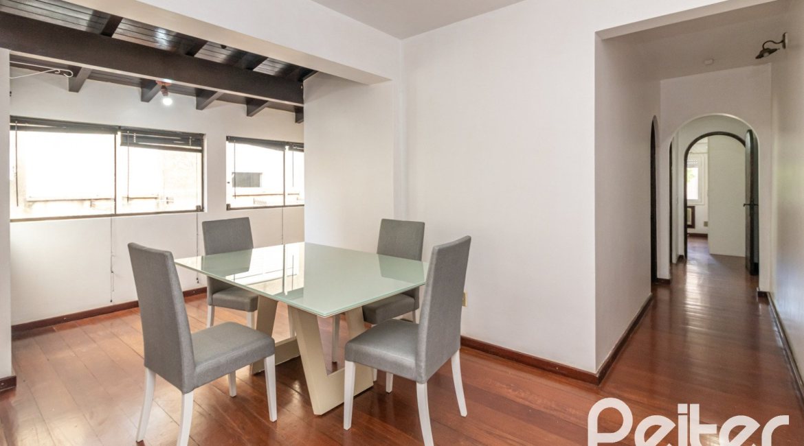 Apartamento à venda com 66m², 2 dormitórios, no bairro Santana em Porto Alegre