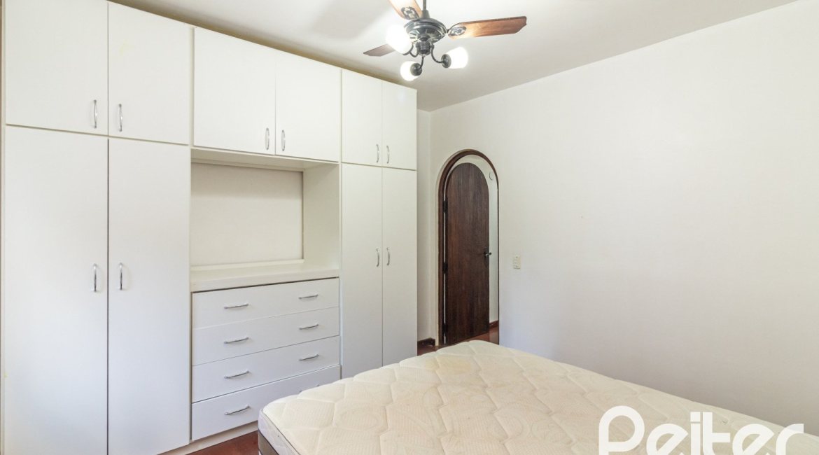 Apartamento à venda com 66m², 2 dormitórios, no bairro Santana em Porto Alegre