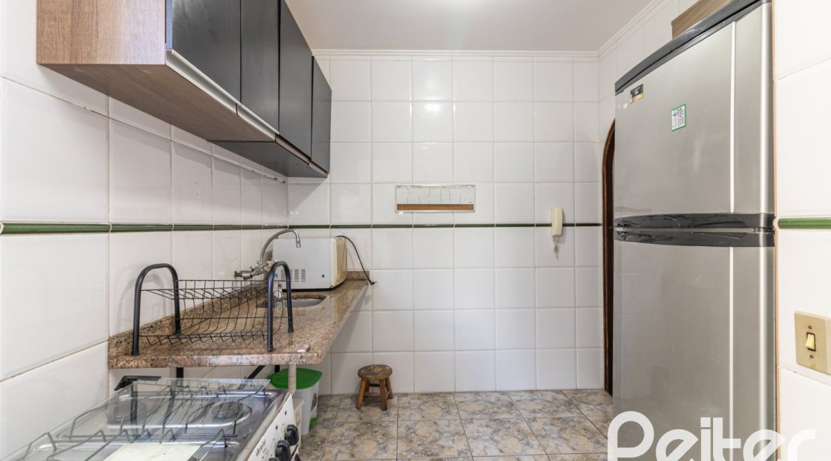 Apartamento à venda com 66m², 2 dormitórios, no bairro Santana em Porto Alegre