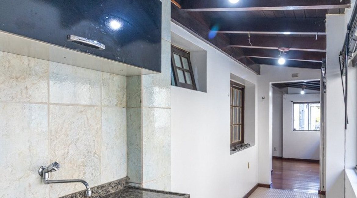 Apartamento à venda com 66m², 2 dormitórios, no bairro Santana em Porto Alegre