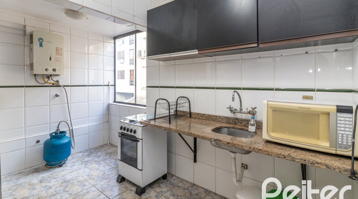 Apartamento à venda com 66m², 2 dormitórios, no bairro Santana em Porto Alegre