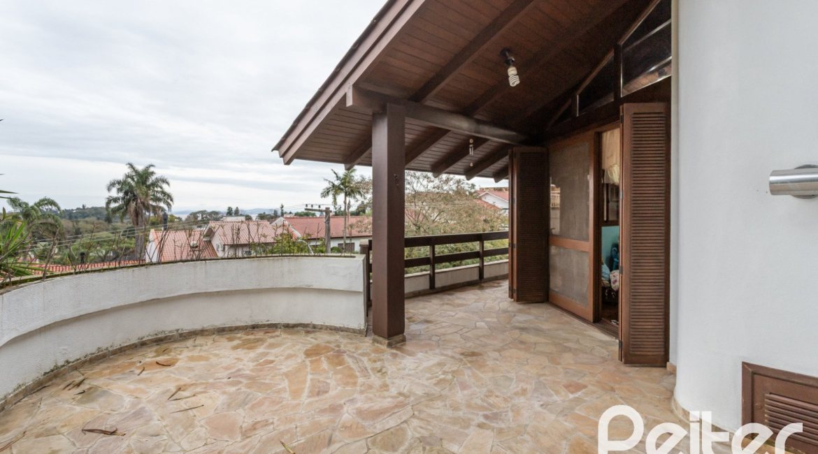 Casa à venda com 495m², 3 dormitórios, 2 suítes, 2 vagas, no bairro Jardim Isabel em Porto Alegre