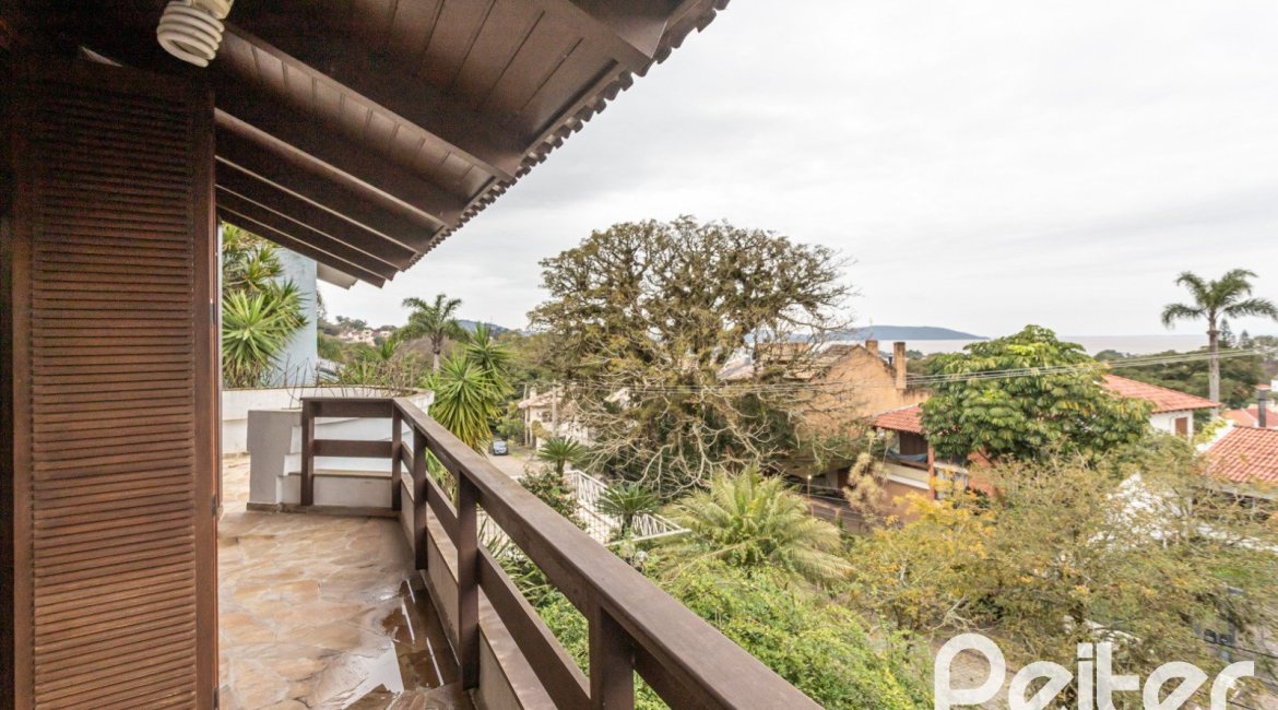 Casa à venda com 495m², 3 dormitórios, 2 suítes, 2 vagas, no bairro Jardim Isabel em Porto Alegre
