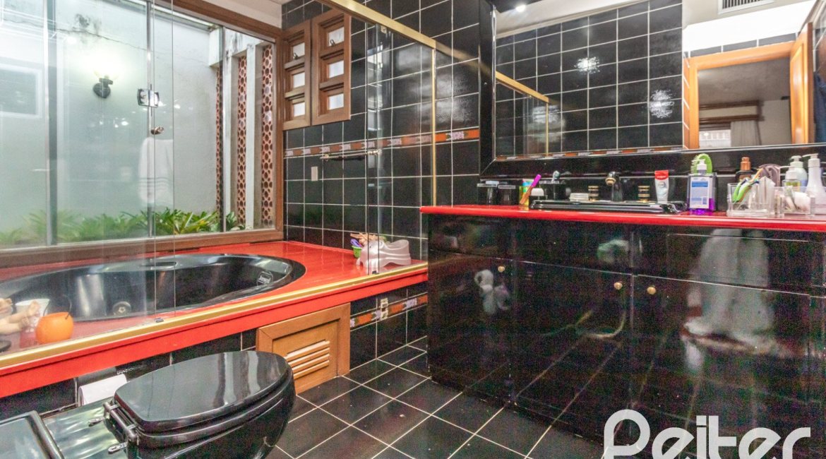 Casa à venda com 495m², 3 dormitórios, 2 suítes, 2 vagas, no bairro Jardim Isabel em Porto Alegre