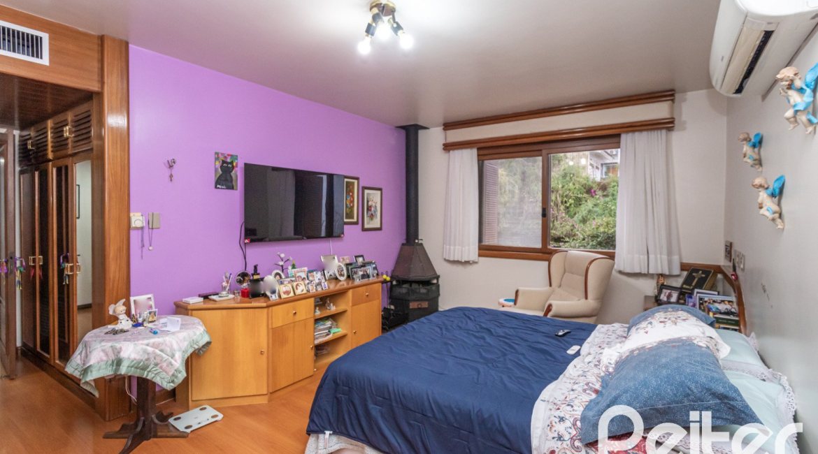 Casa à venda com 495m², 3 dormitórios, 2 suítes, 2 vagas, no bairro Jardim Isabel em Porto Alegre