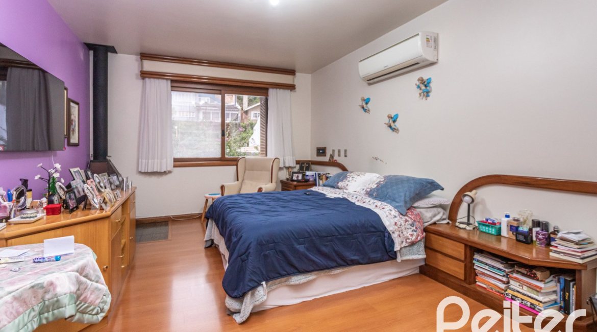 Casa à venda com 495m², 3 dormitórios, 2 suítes, 2 vagas, no bairro Jardim Isabel em Porto Alegre