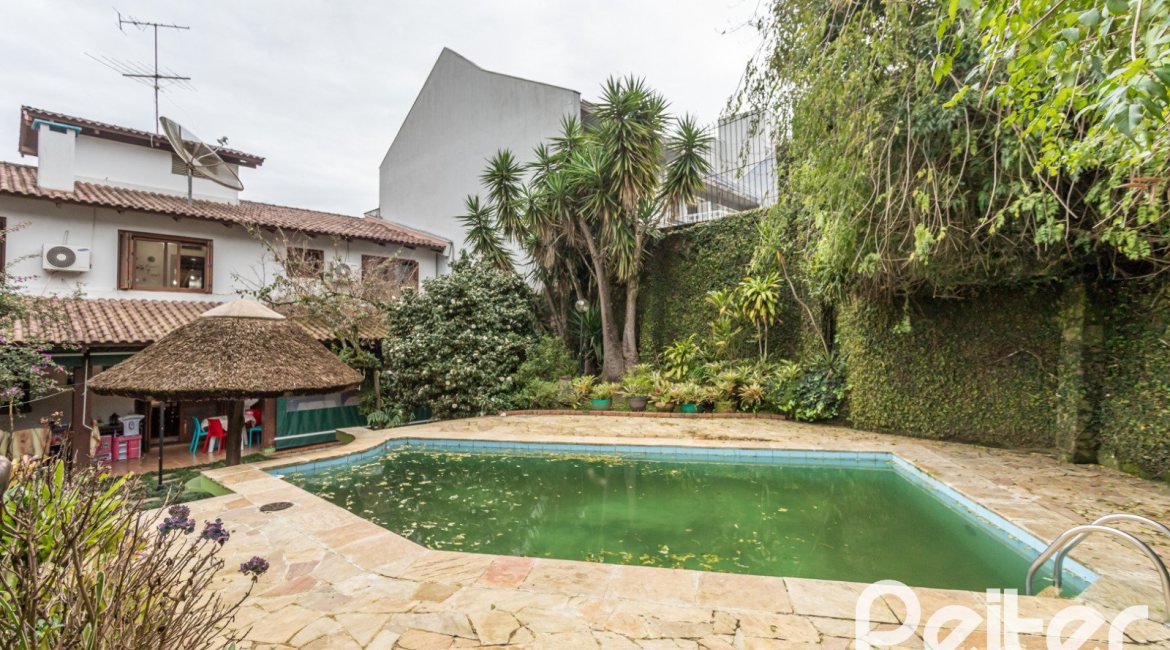 Casa à venda com 495m², 3 dormitórios, 2 suítes, 2 vagas, no bairro Jardim Isabel em Porto Alegre