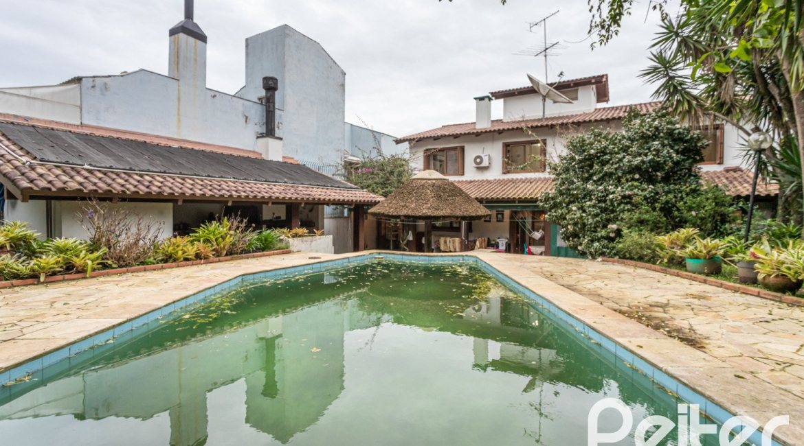 Casa à venda com 495m², 3 dormitórios, 2 suítes, 2 vagas, no bairro Jardim Isabel em Porto Alegre