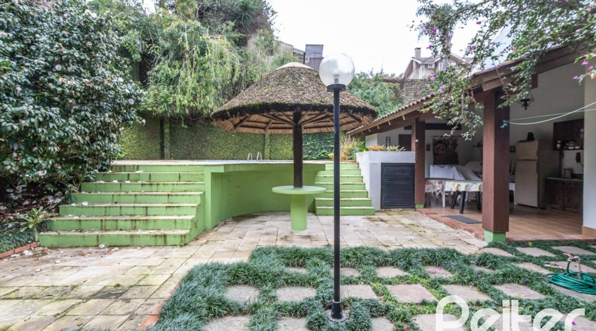 Casa à venda com 495m², 3 dormitórios, 2 suítes, 2 vagas, no bairro Jardim Isabel em Porto Alegre