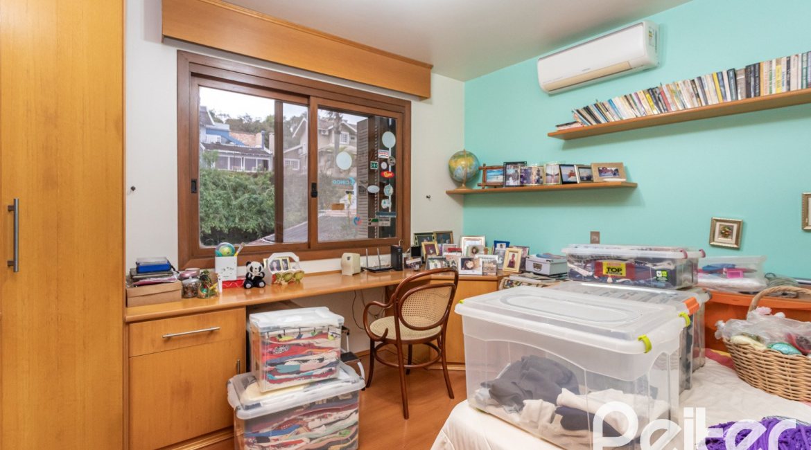 Casa à venda com 495m², 3 dormitórios, 2 suítes, 2 vagas, no bairro Jardim Isabel em Porto Alegre