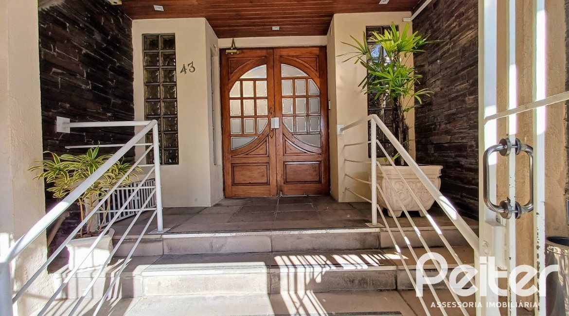 Apartamento à venda com 81m², 2 dormitórios, no bairro Teresópolis em Porto Alegre