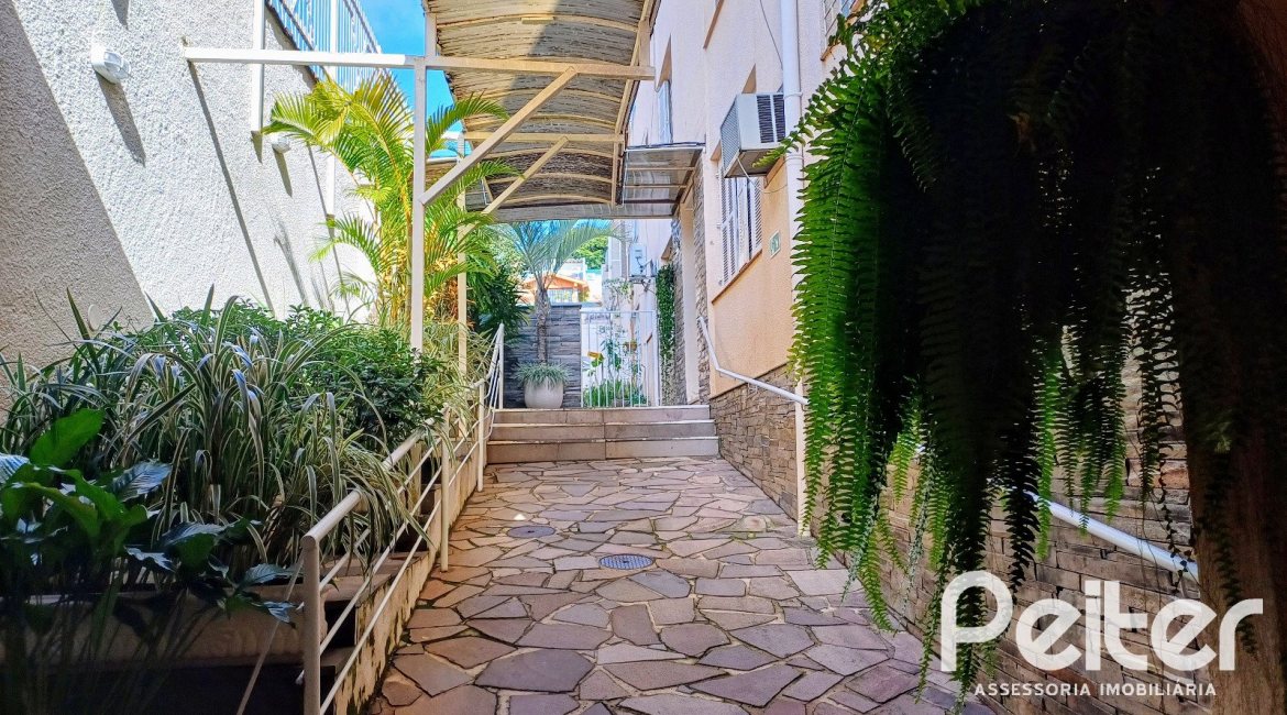 Apartamento à venda com 81m², 2 dormitórios, no bairro Teresópolis em Porto Alegre