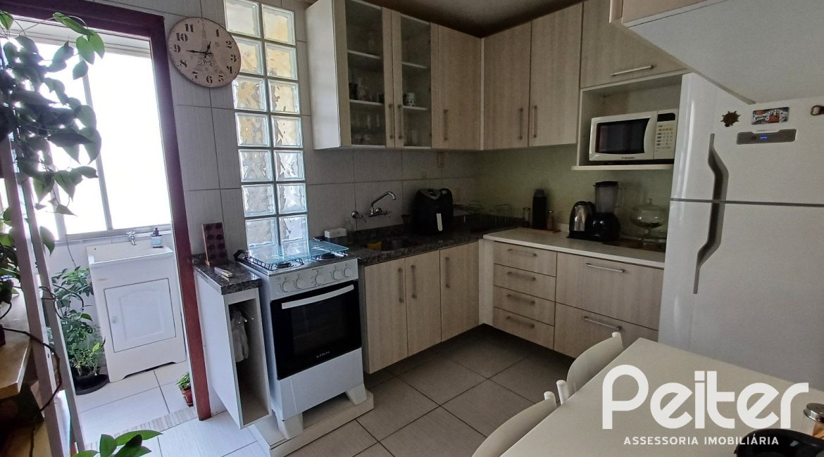 Apartamento à venda com 81m², 2 dormitórios, no bairro Teresópolis em Porto Alegre