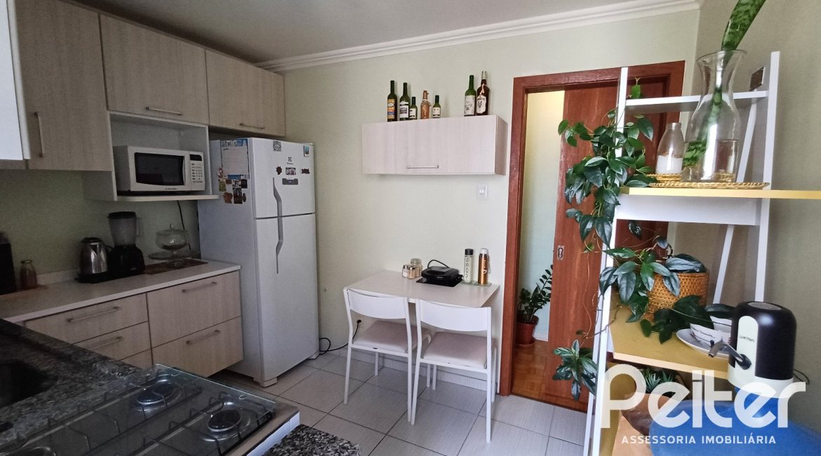 Apartamento à venda com 81m², 2 dormitórios, no bairro Teresópolis em Porto Alegre