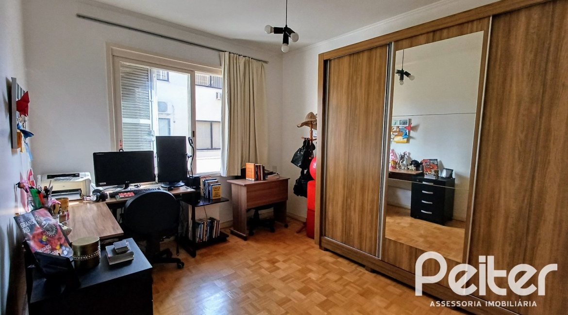 Apartamento à venda com 81m², 2 dormitórios, no bairro Teresópolis em Porto Alegre