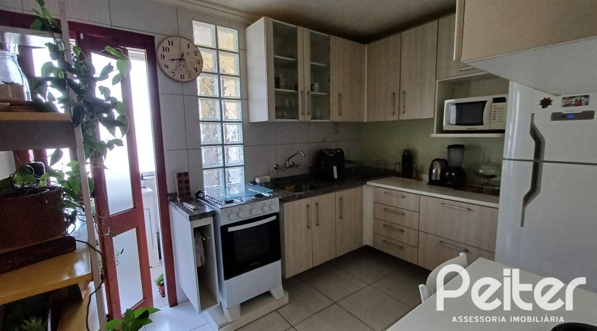 Apartamento à venda com 81m², 2 dormitórios, no bairro Teresópolis em Porto Alegre