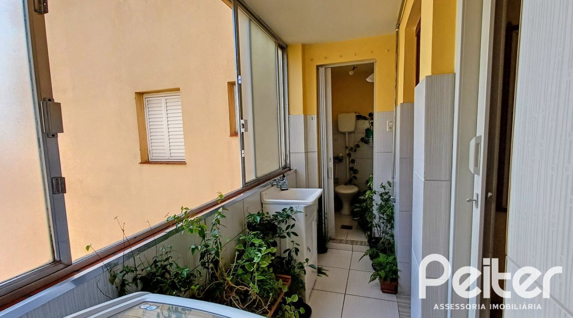 Apartamento à venda com 81m², 2 dormitórios, no bairro Teresópolis em Porto Alegre