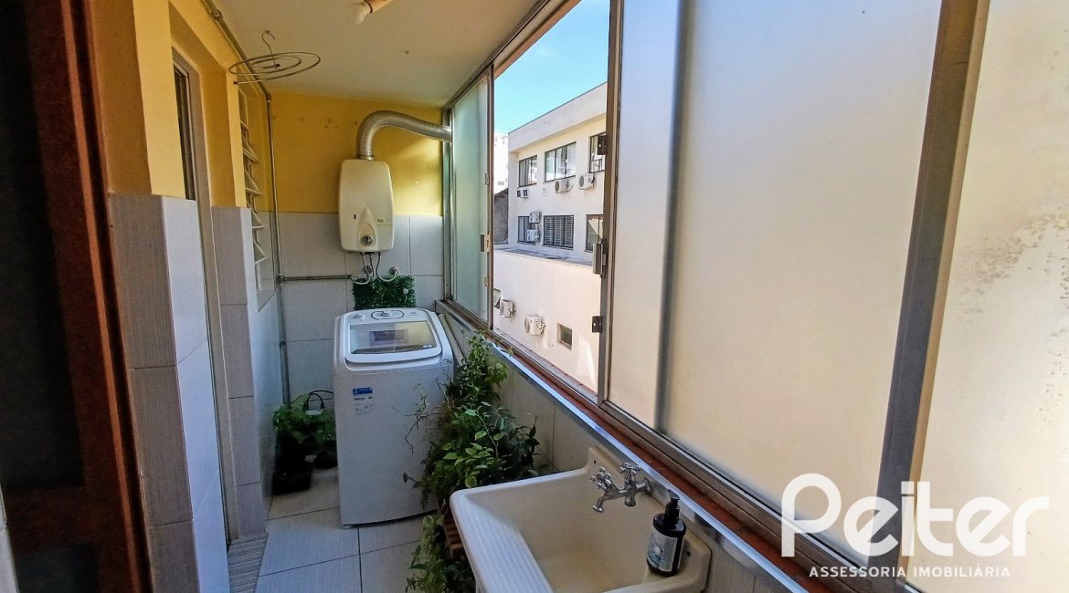 Apartamento à venda com 81m², 2 dormitórios, no bairro Teresópolis em Porto Alegre