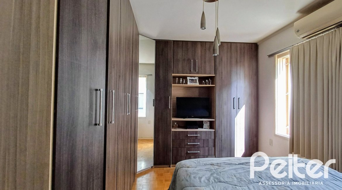 Apartamento à venda com 81m², 2 dormitórios, no bairro Teresópolis em Porto Alegre