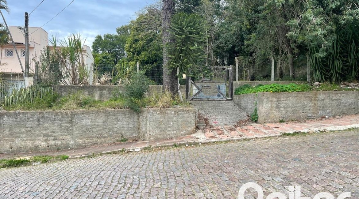 Terreno à venda com 594m², no bairro Tristeza em Porto Alegre