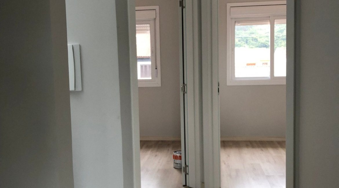 Casa à venda com 115m², 3 dormitórios, 1 suíte, 2 vagas, no bairro Hípica em Porto Alegre