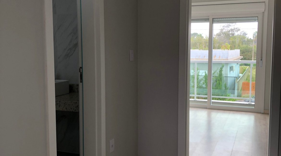 Casa à venda com 115m², 3 dormitórios, 1 suíte, 2 vagas, no bairro Hípica em Porto Alegre