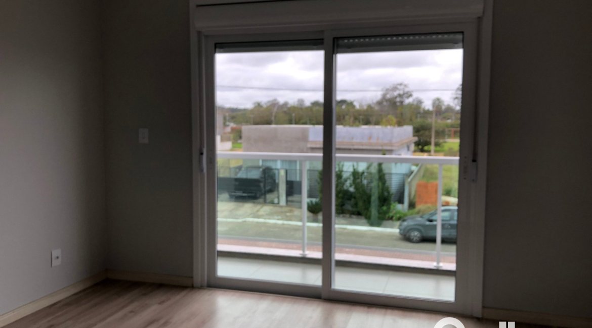 Casa à venda com 115m², 3 dormitórios, 1 suíte, 2 vagas, no bairro Hípica em Porto Alegre