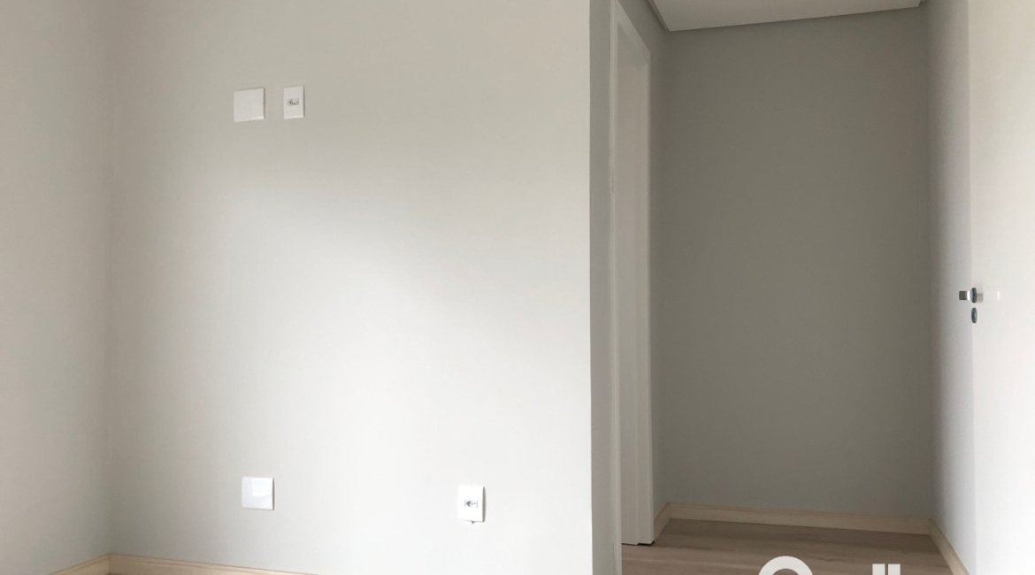 Casa à venda com 115m², 3 dormitórios, 1 suíte, 2 vagas, no bairro Hípica em Porto Alegre