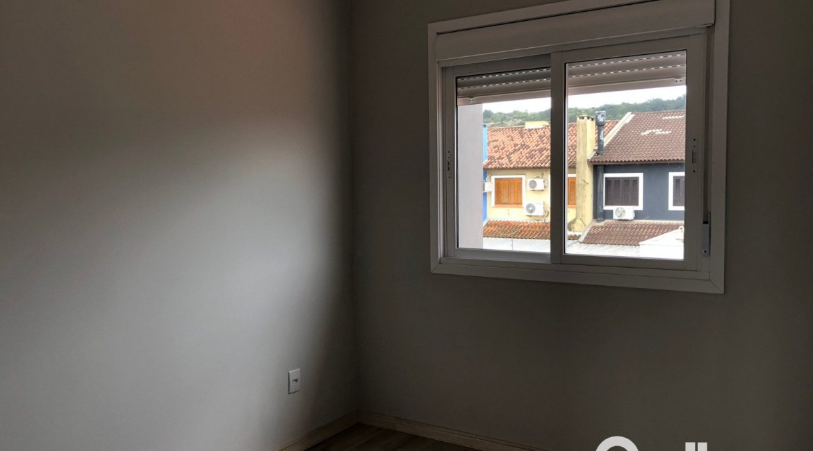 Casa à venda com 115m², 3 dormitórios, 1 suíte, 2 vagas, no bairro Hípica em Porto Alegre